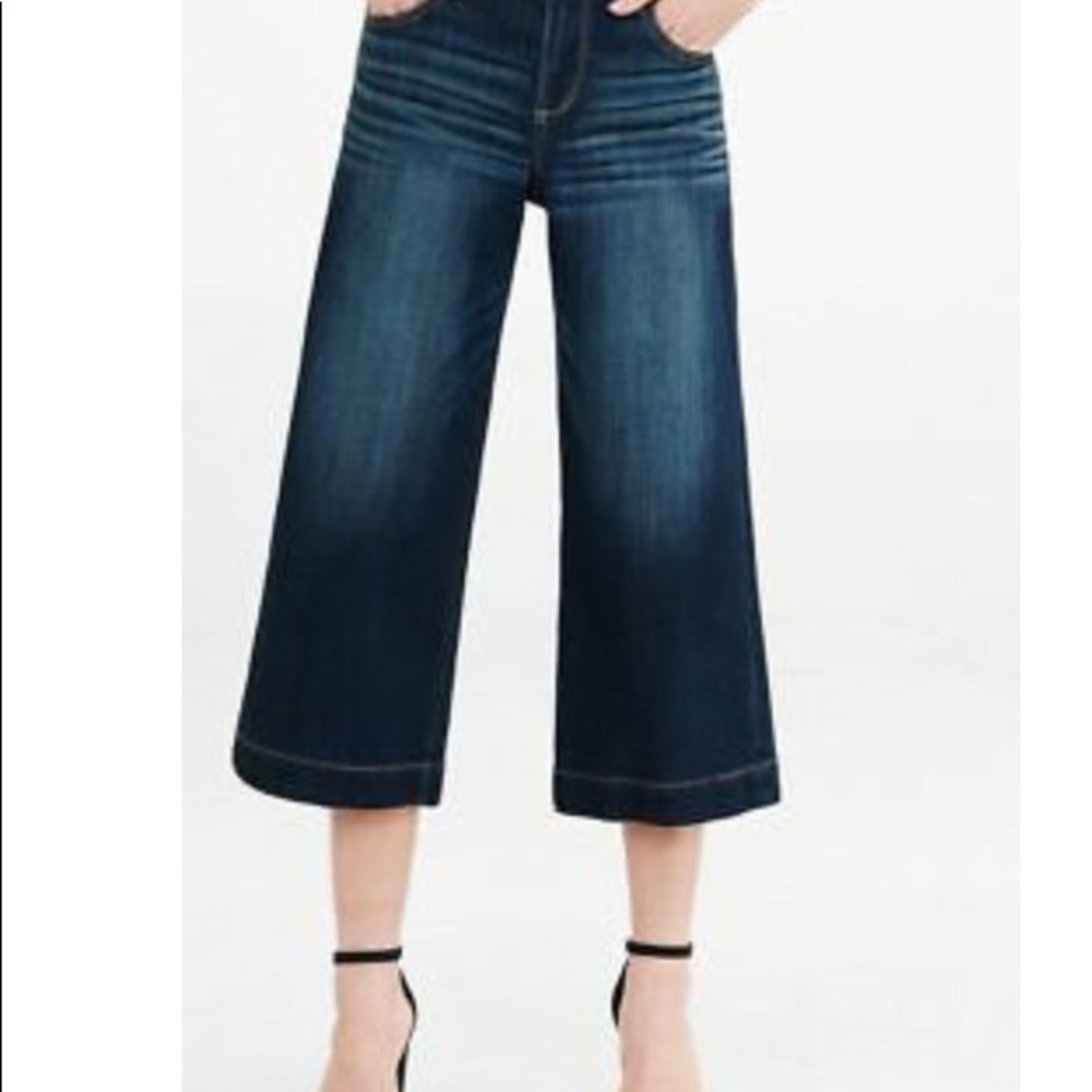 Express wide leg capri Jeans. Size 6. NWT